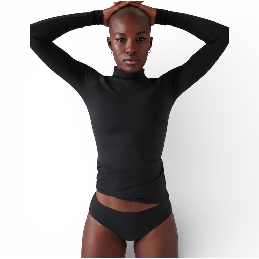 Athleta North Point Rash Gaurd Black Long Sleeve Mock Neck Swim Top Size Small